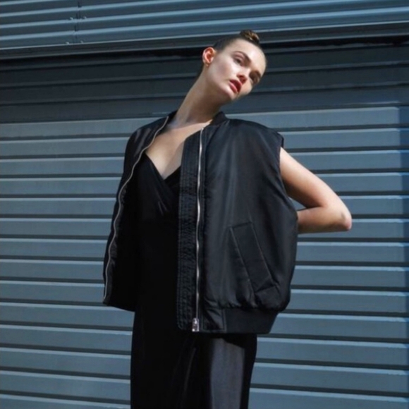 Zara Jackets & Blazers - ZARA Water and Wind Protection Bomber Vest Black Size Large